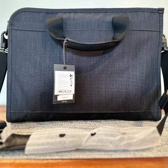 Tumi Slim Deluxe Portfolio - Picture 2 of 9